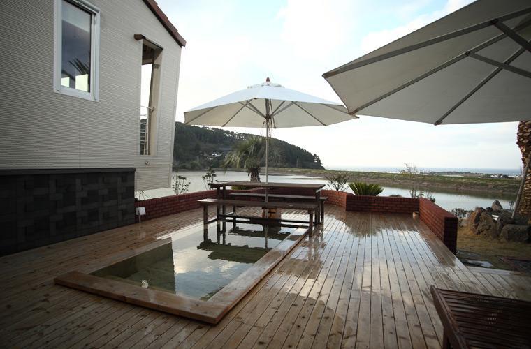 Jeju Lake Pension Exterior photo