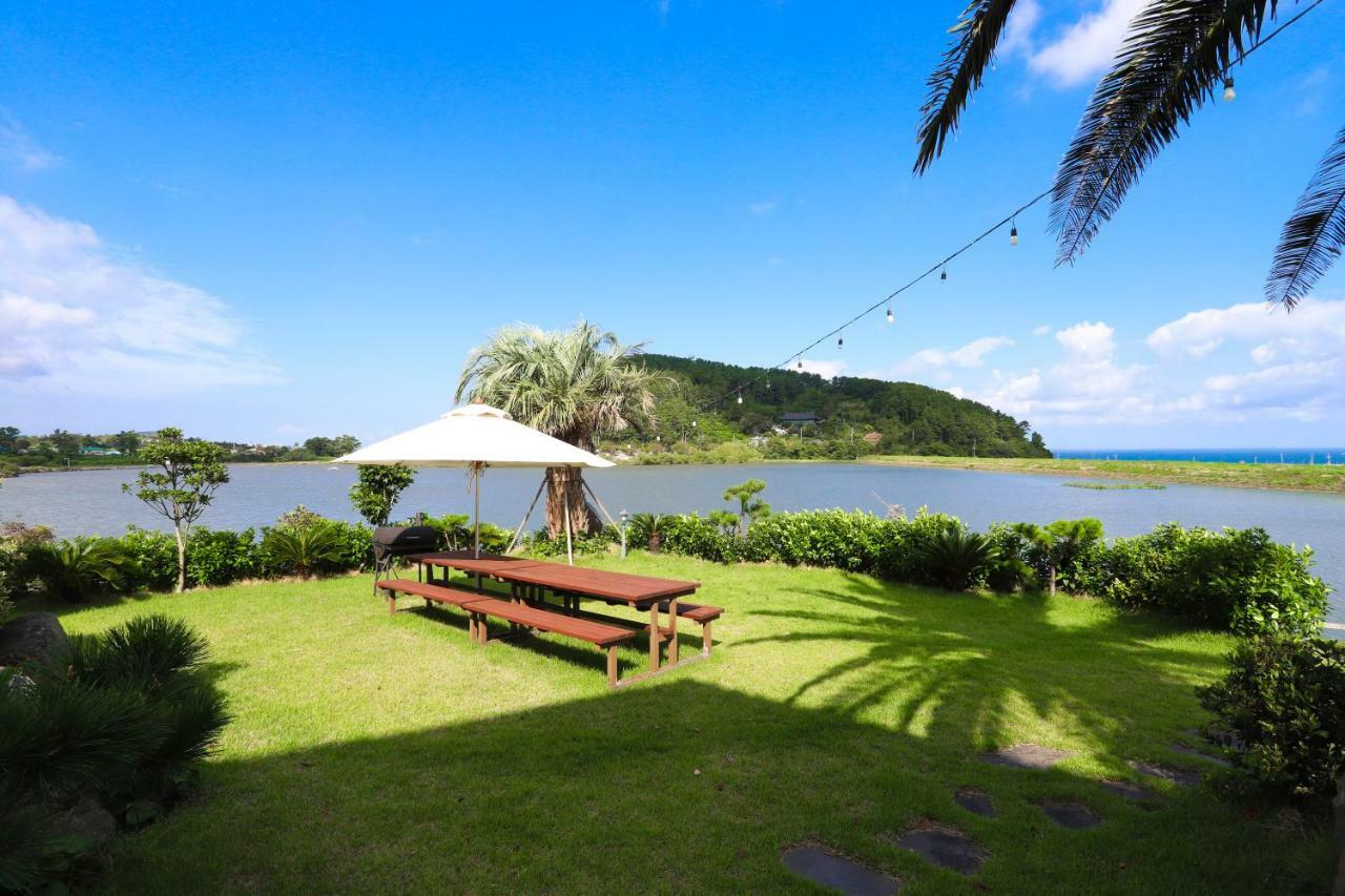 Jeju Lake Pension Exterior photo