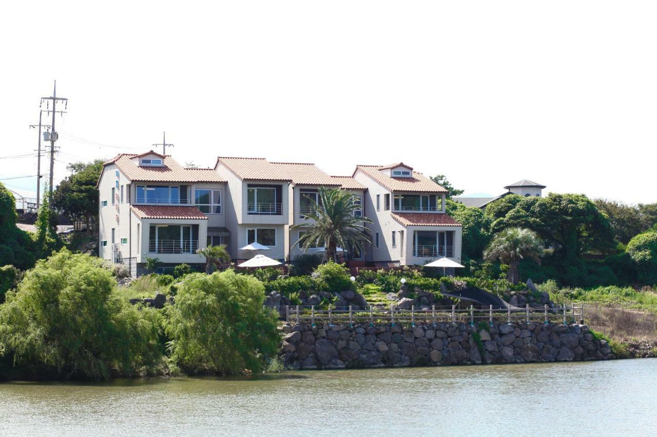 Jeju Lake Pension Exterior photo
