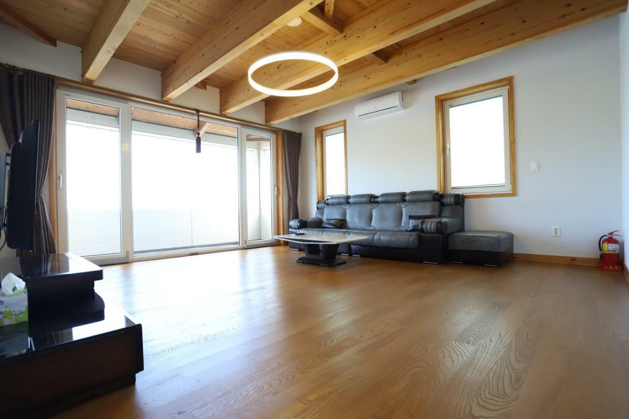 Jeju Lake Pension Exterior photo