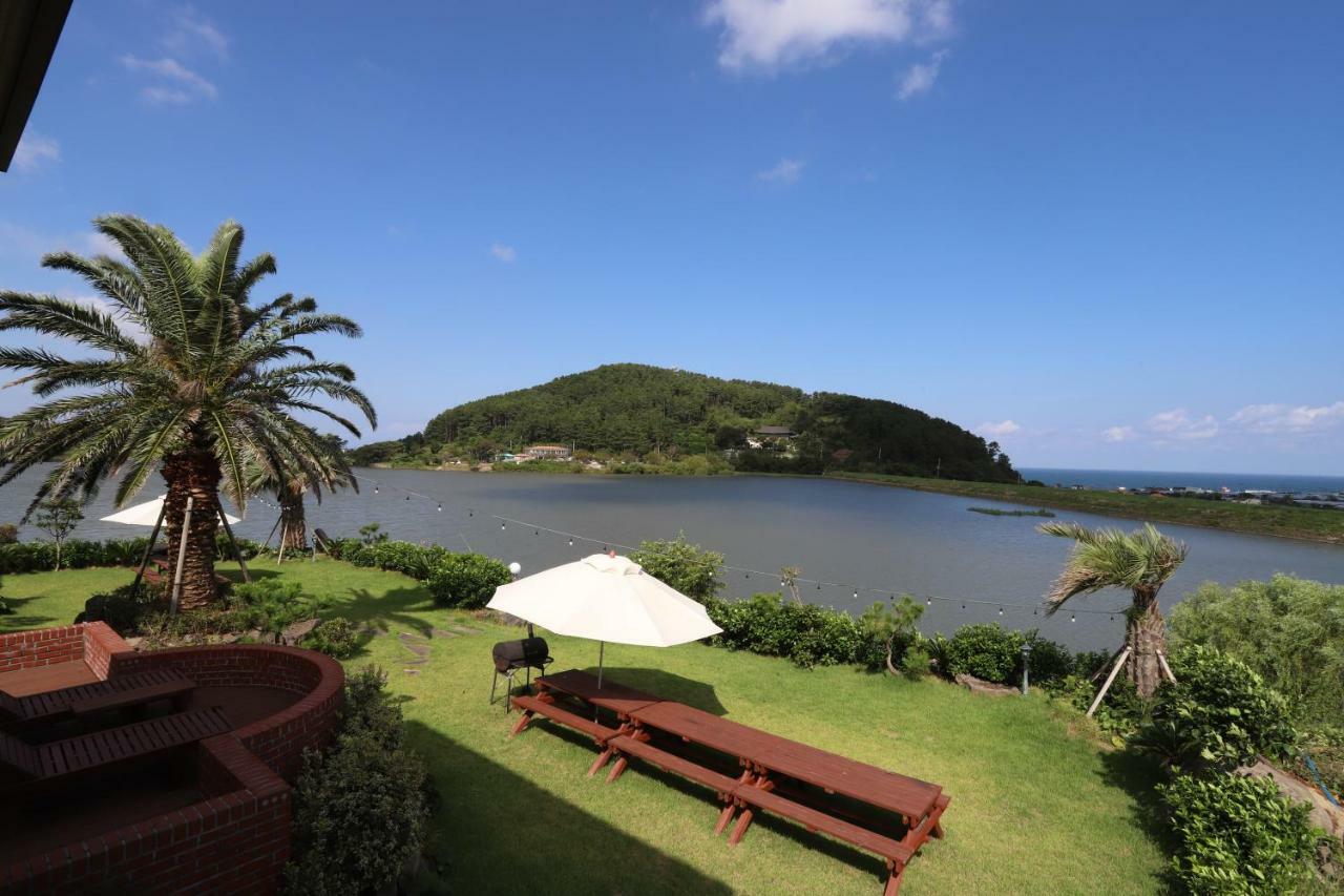 Jeju Lake Pension Exterior photo