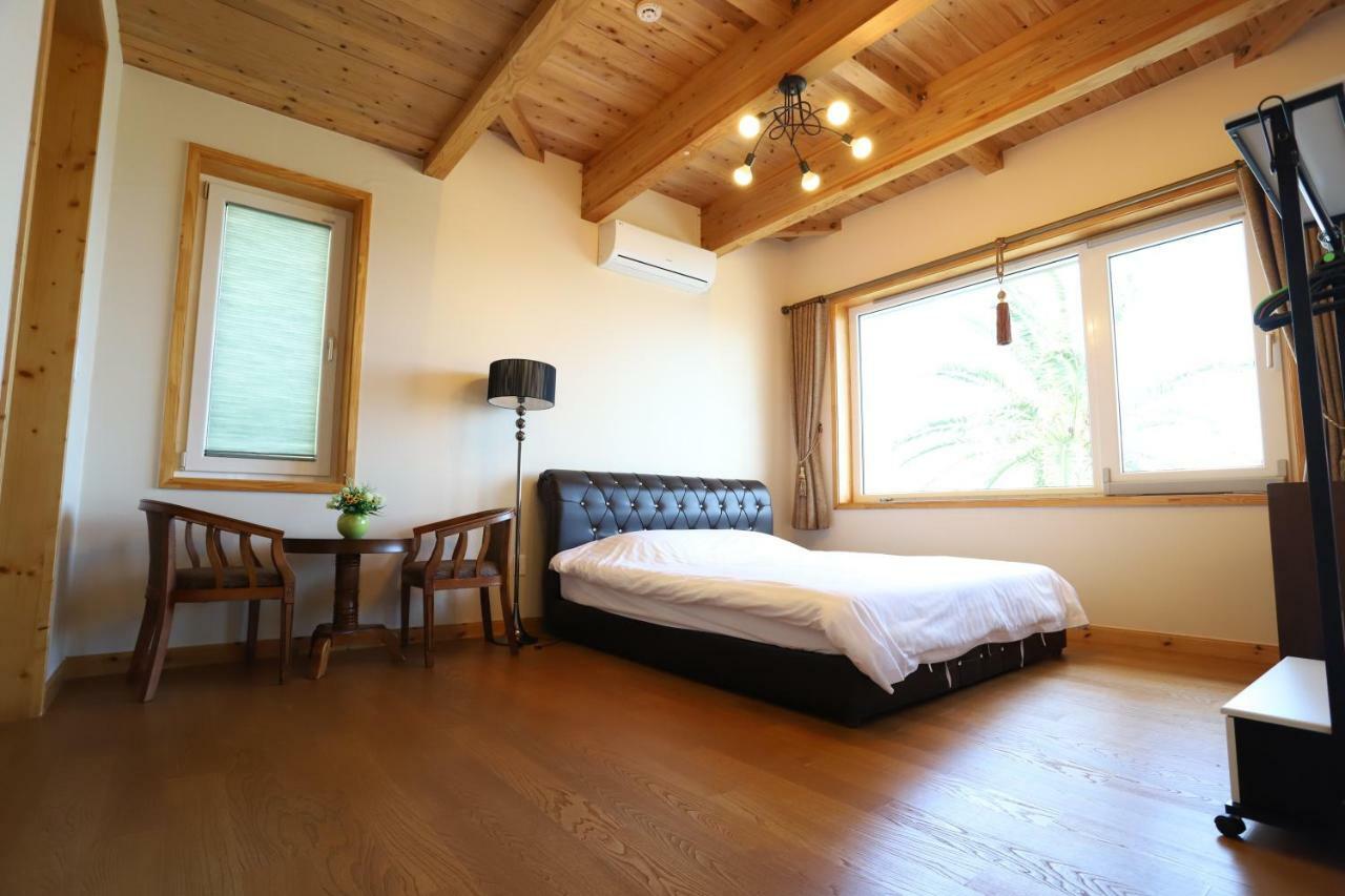 Jeju Lake Pension Exterior photo
